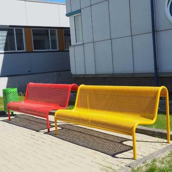 straatmeubilair banken buitenbanken zitbanken kleur 